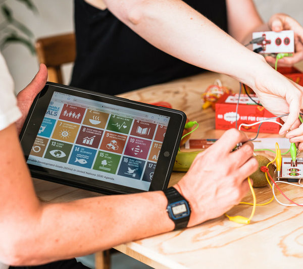 web stock junge tuftlerinnen 2021 foto andi weiland 71 800x800 1