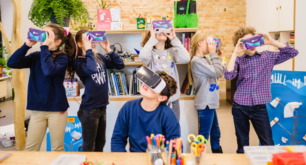 Web JungeTueftlerinnen Stock Foto Andi Weiland 46 1 e1764775645258